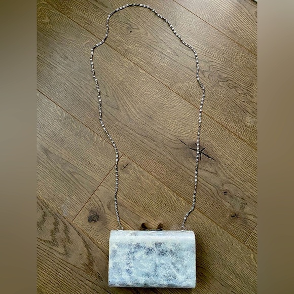 Classy silver purse - Picture 3 of 4